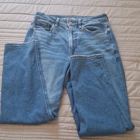 American Eagle Outfitters Highest Rise Mom Jeans - Picture 5 of 14